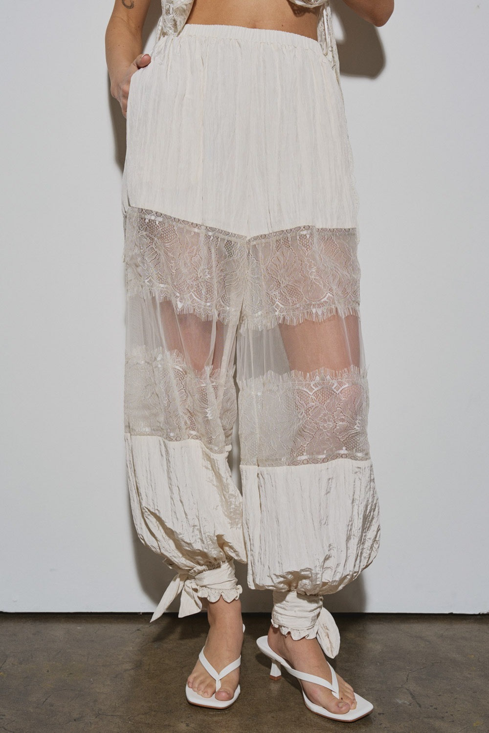 “Nanny” black lace ballon pant