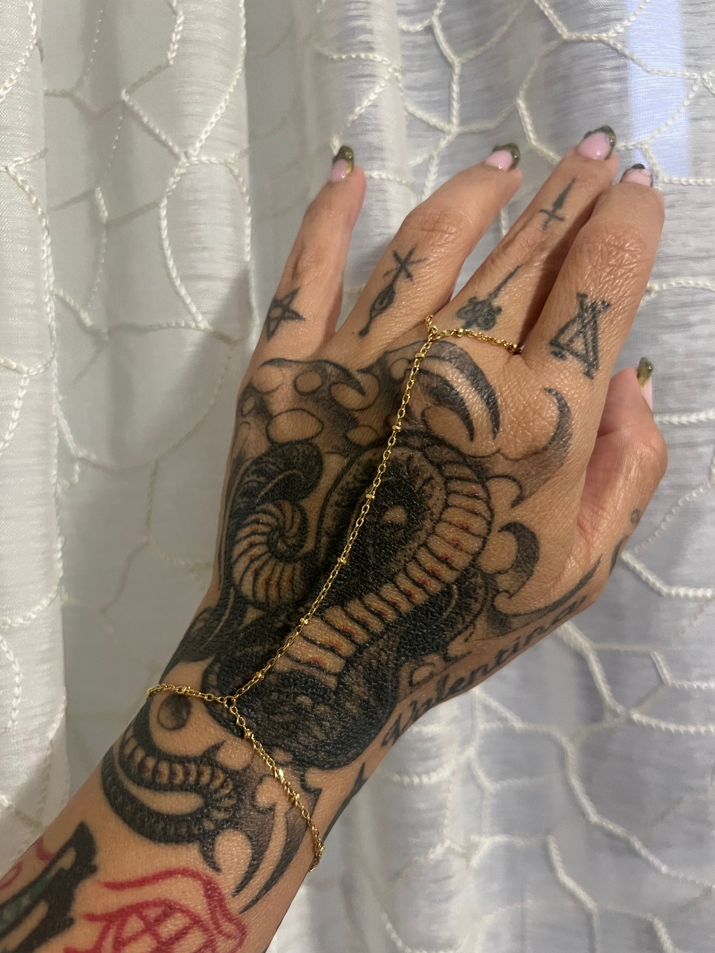 “roberta” hand chain