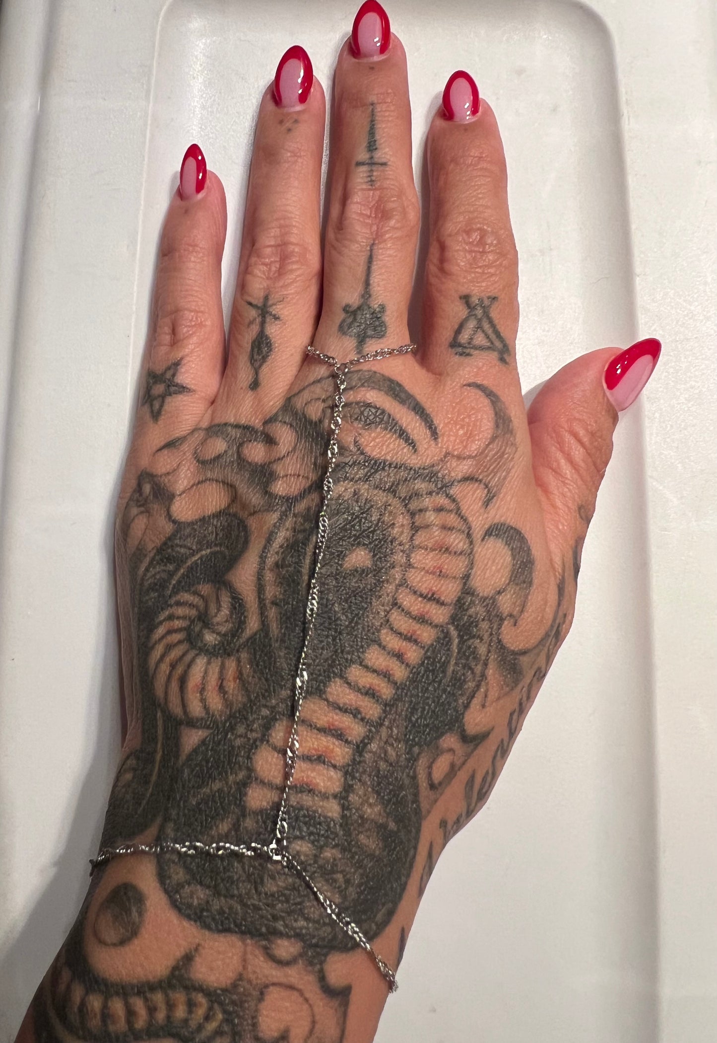 “lorena” hand chain