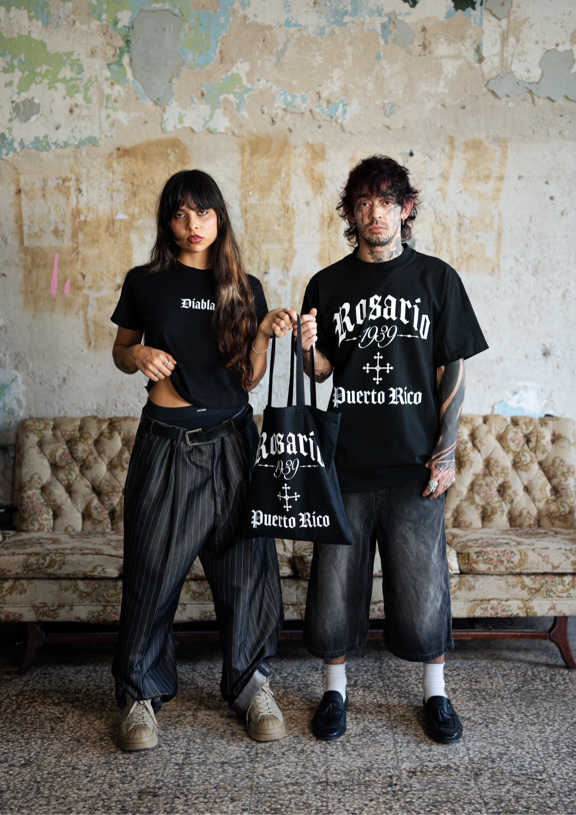 “Classic Rosario1939” black oversized tee