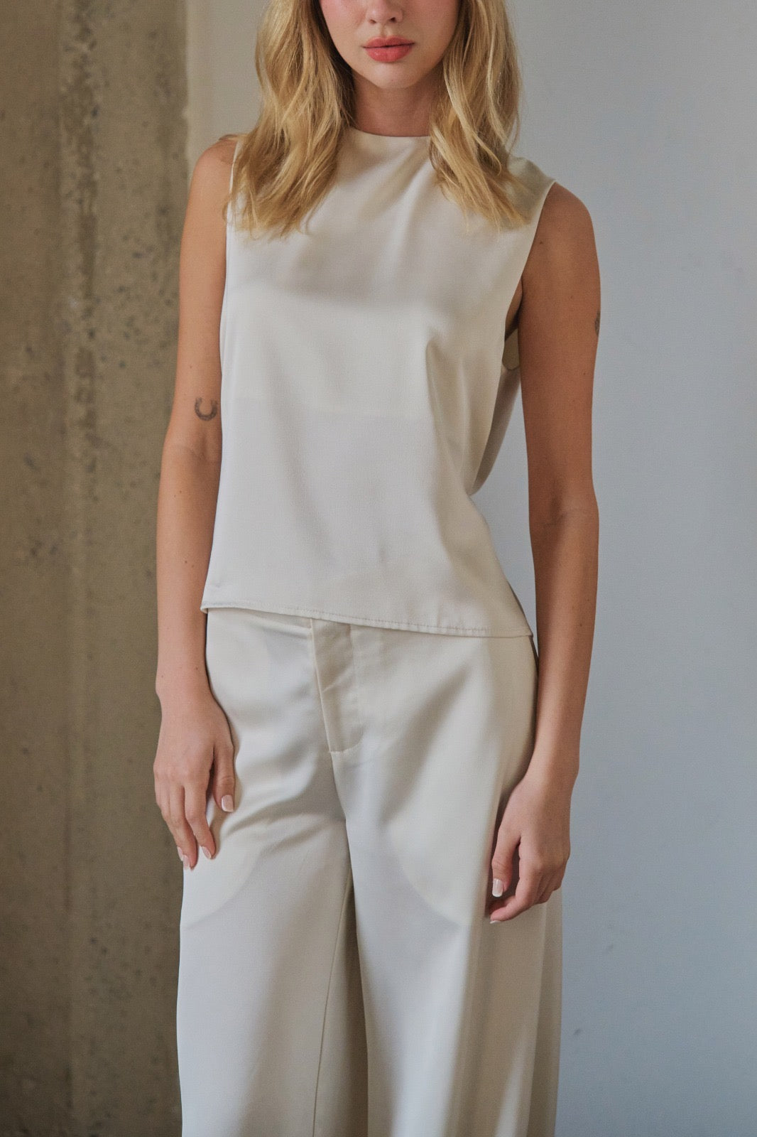 “rosaura” asymmetrical eggshell top