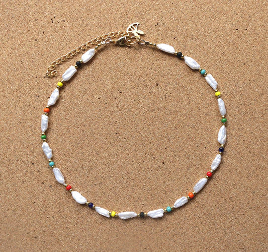 caracol y colores necklace