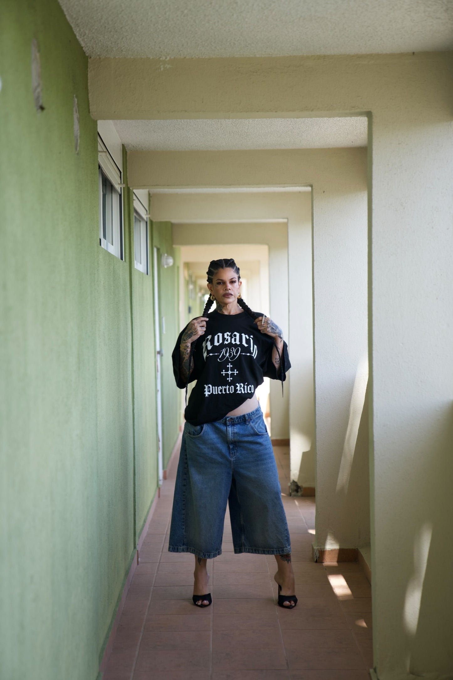 “Classic Rosario1939” black oversized tee