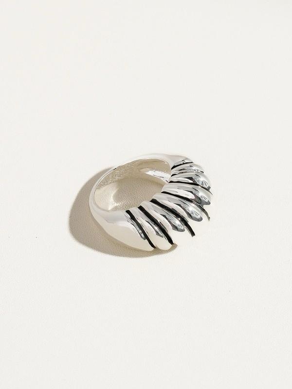 Accesorios 
“nalani” crossant ring