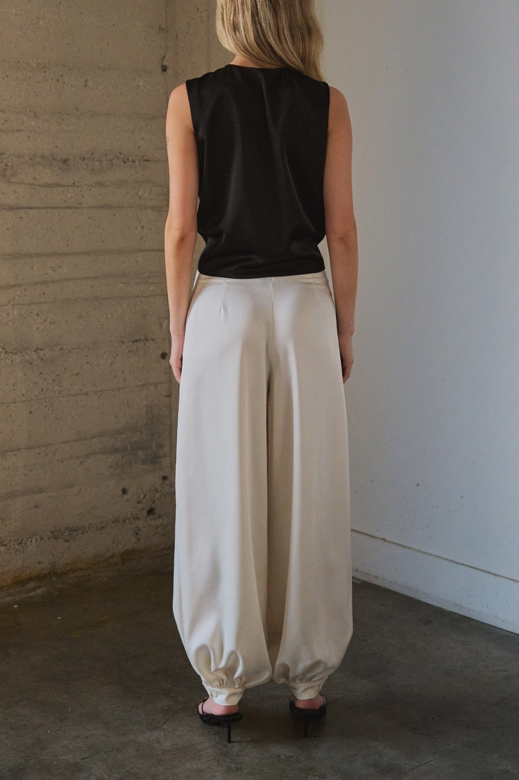 “rosaura” asymmetrical black top