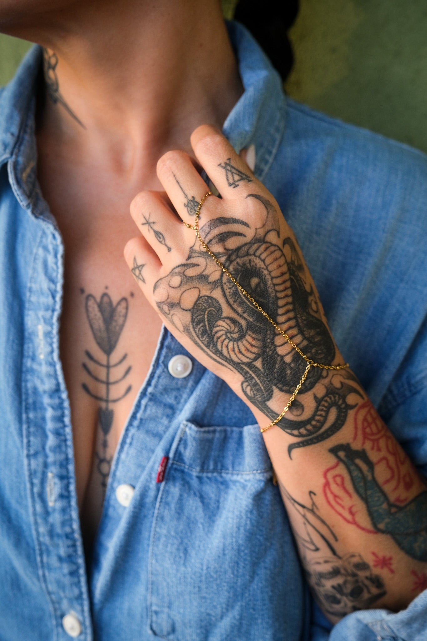 “roberta” hand chain