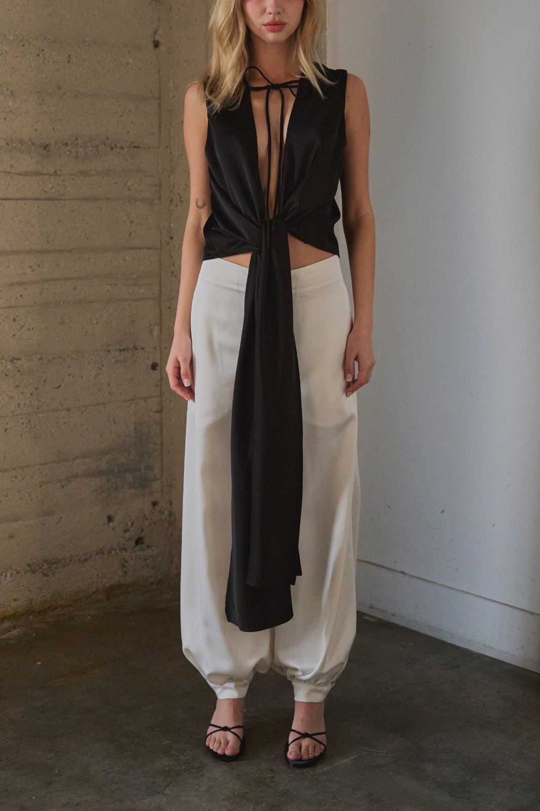 “rosaura” asymmetrical black top