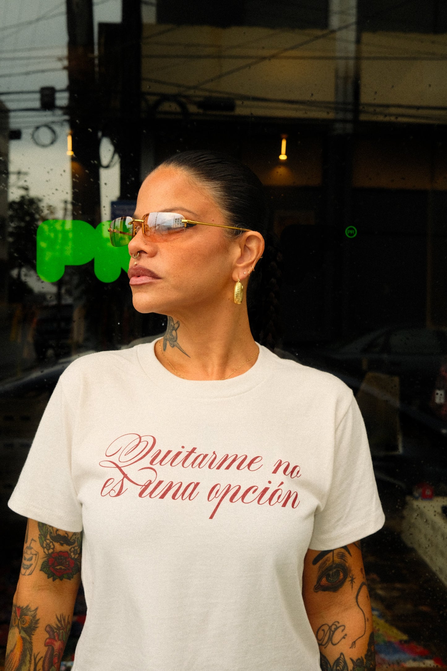 “quitarme no es una opción” crop top tee