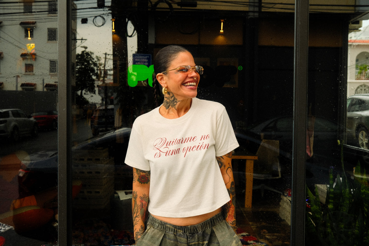 “quitarme no es una opción” crop top tee