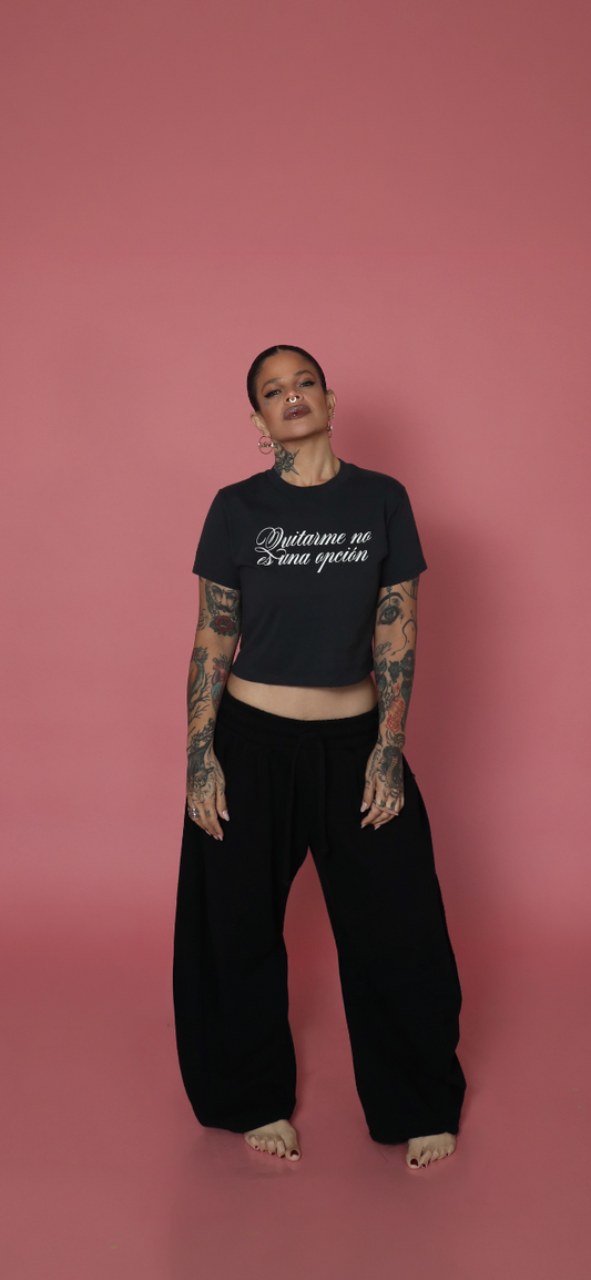 *pre order “quitarme no es una opción” crop top grey tee.