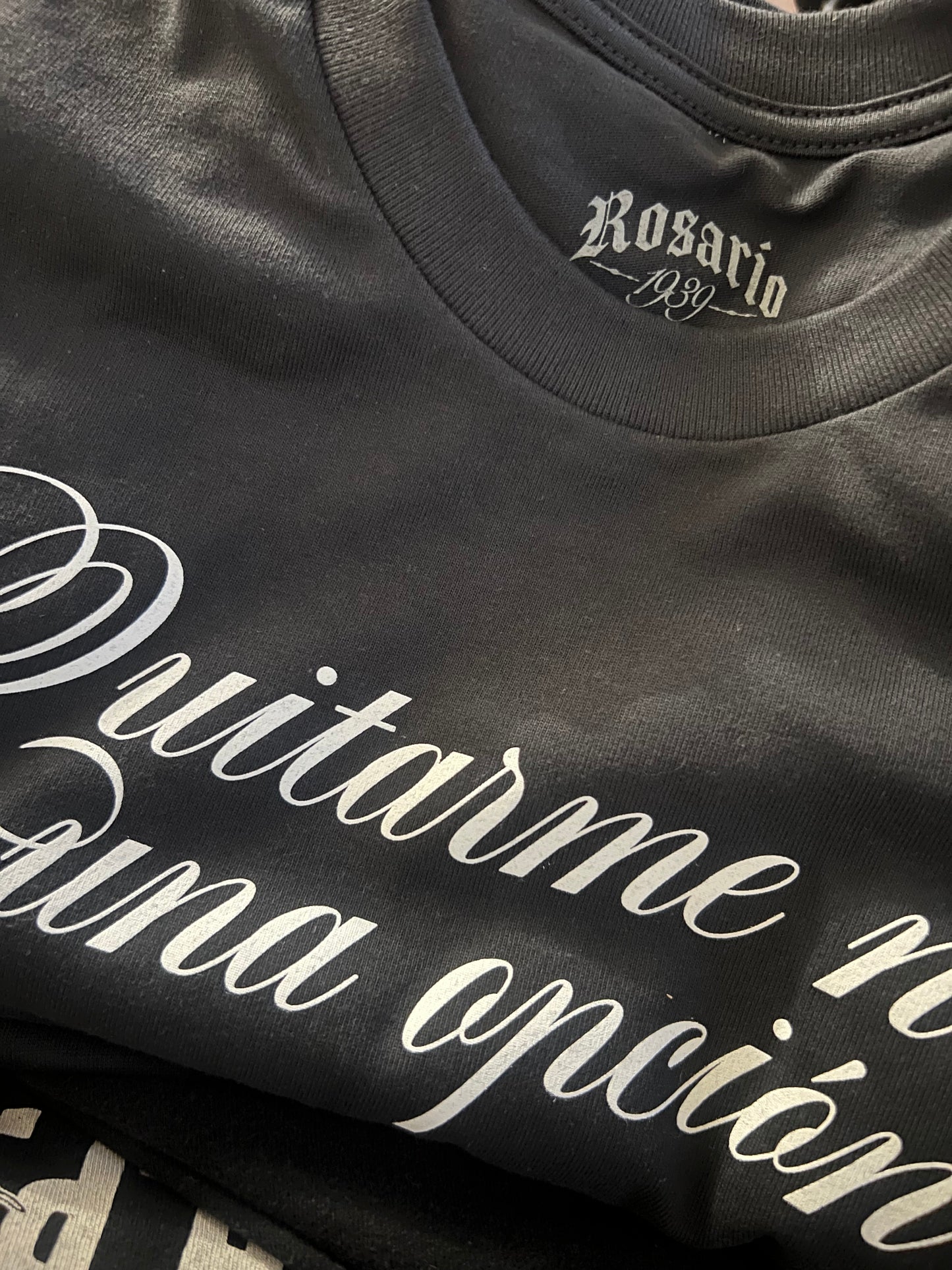Recently restocked “quitarme no es una opción” crop top tee