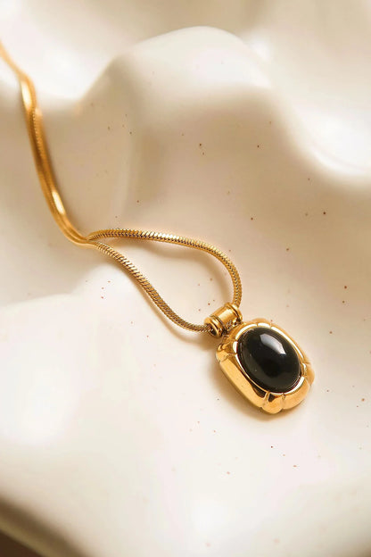 “greta” necklace
