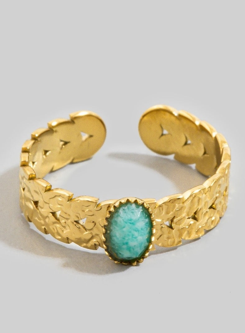 “amelia” ring