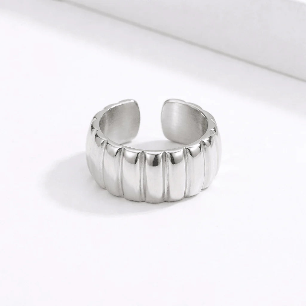 “Julio” ring
